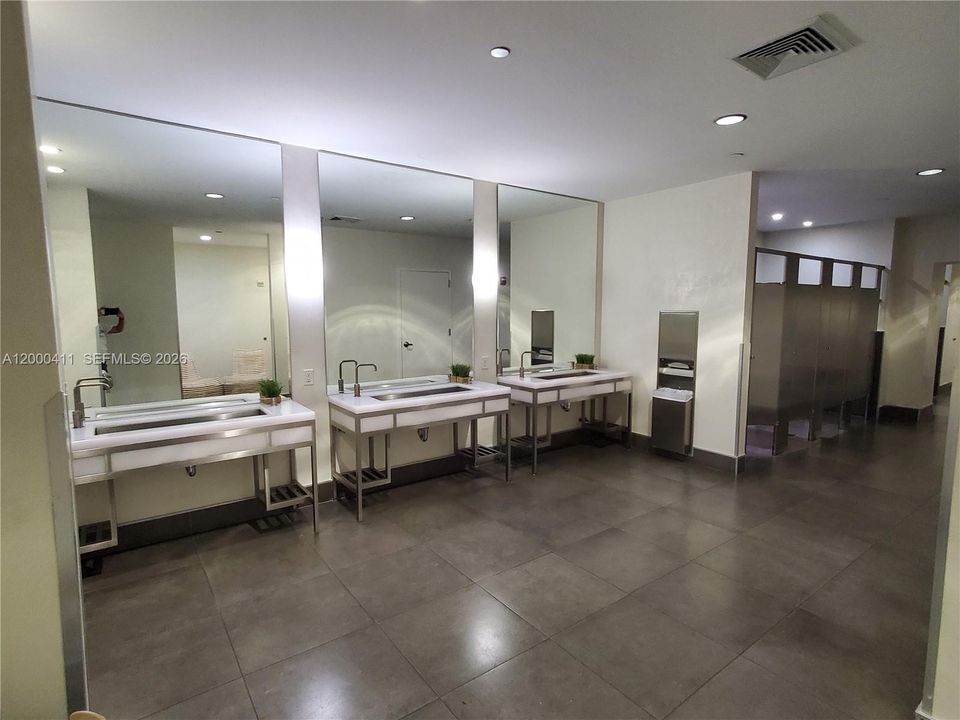 For Sale: $799,000 (2 beds, 2 baths, 1376 Square Feet)