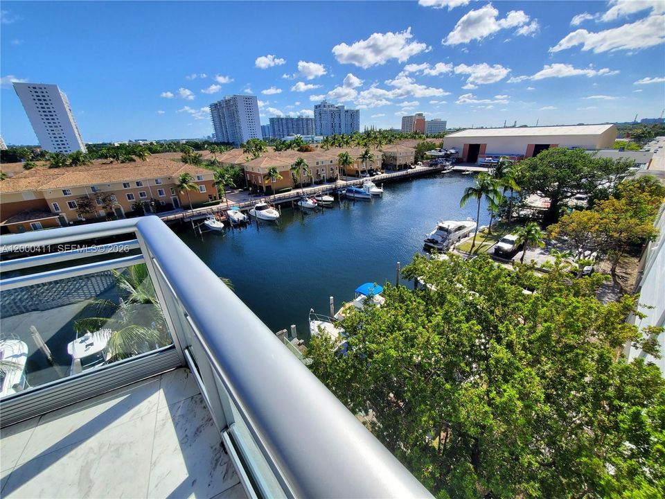 For Sale: $799,000 (2 beds, 2 baths, 1376 Square Feet)