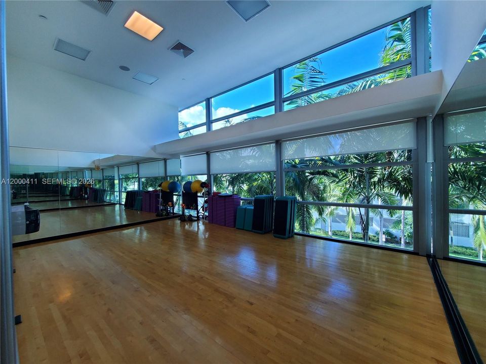 For Sale: $799,000 (2 beds, 2 baths, 1376 Square Feet)