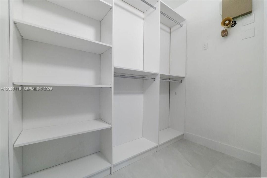 合同活跃: $499,900 (2 贝兹, 2 浴室, 0 平方英尺)