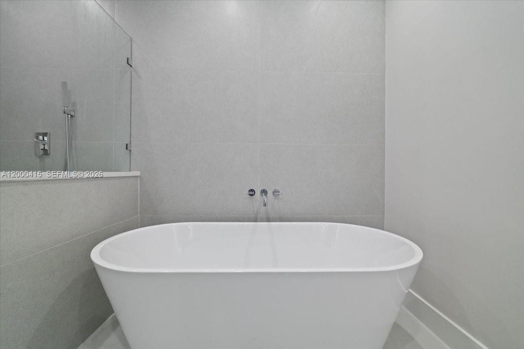 合同活跃: $499,900 (2 贝兹, 2 浴室, 0 平方英尺)