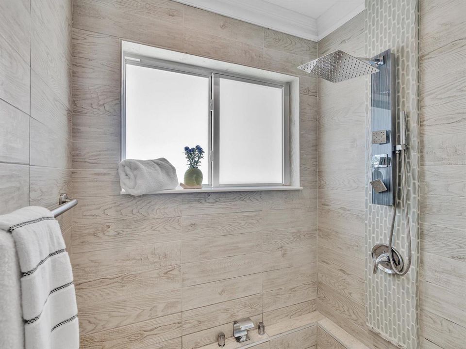 Shower/Tub
