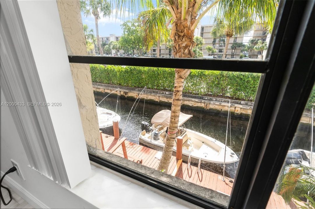 For Sale: $365,000 (2 beds, 2 baths, 1095 Square Feet)