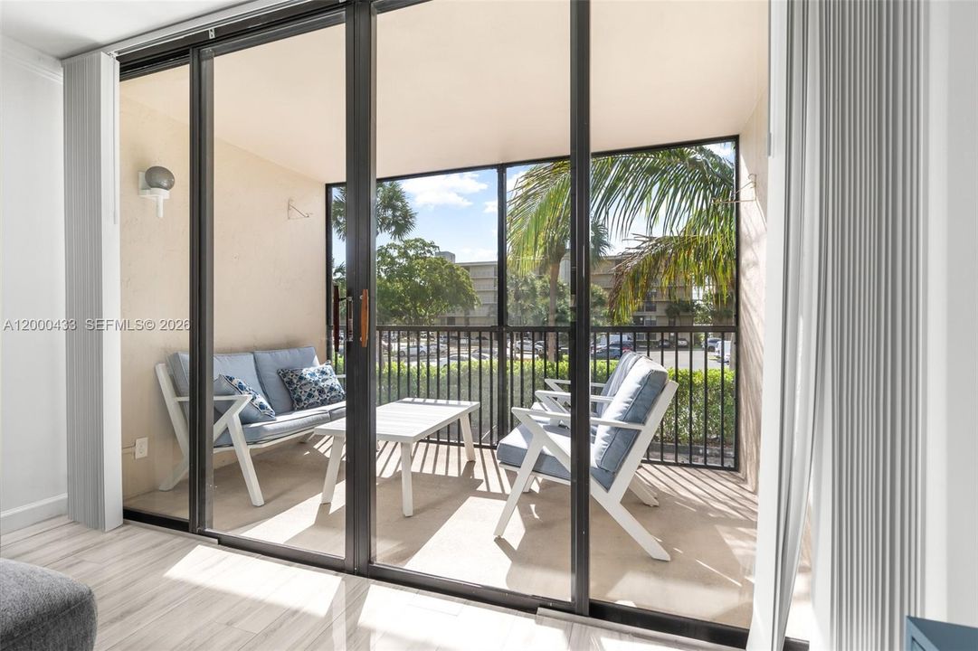 For Sale: $365,000 (2 beds, 2 baths, 1095 Square Feet)
