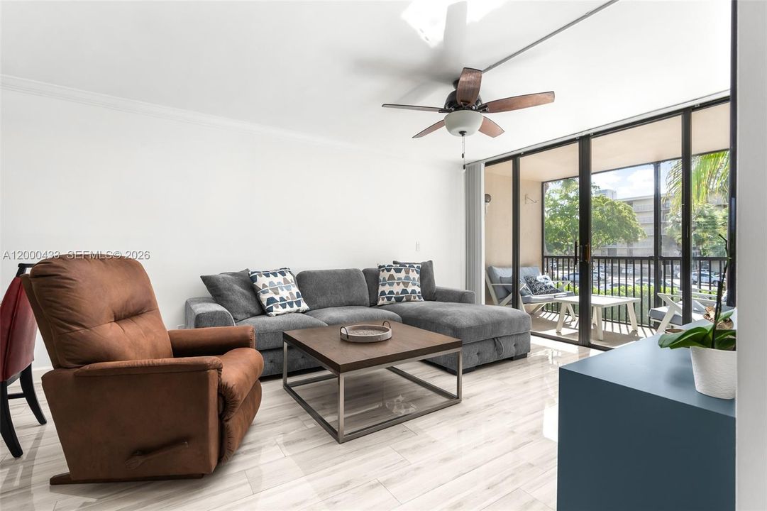 For Sale: $365,000 (2 beds, 2 baths, 1095 Square Feet)