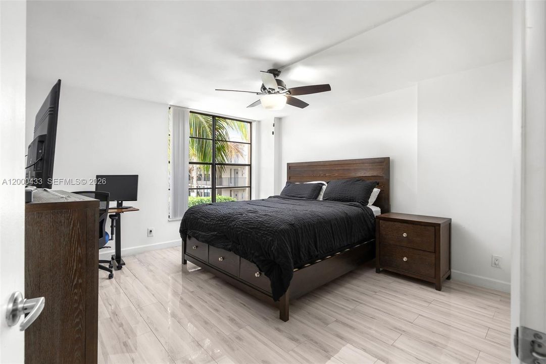 For Sale: $365,000 (2 beds, 2 baths, 1095 Square Feet)
