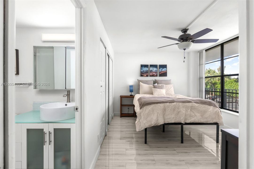 For Sale: $365,000 (2 beds, 2 baths, 1095 Square Feet)