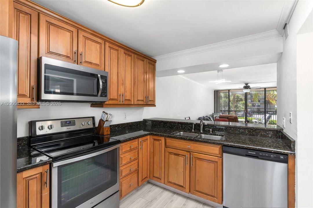 For Sale: $365,000 (2 beds, 2 baths, 1095 Square Feet)
