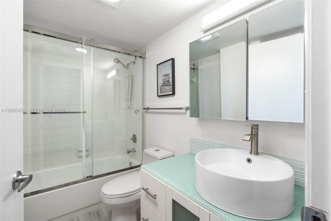 For Sale: $365,000 (2 beds, 2 baths, 1095 Square Feet)