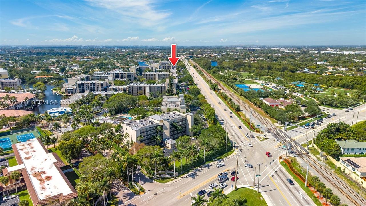 For Sale: $365,000 (2 beds, 2 baths, 1095 Square Feet)