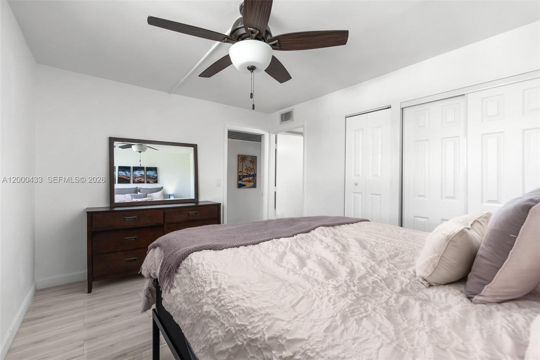 For Sale: $365,000 (2 beds, 2 baths, 1095 Square Feet)