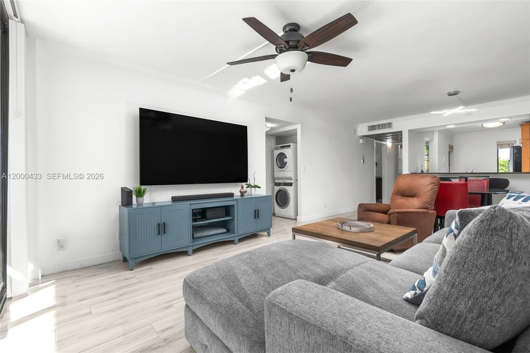 For Sale: $365,000 (2 beds, 2 baths, 1095 Square Feet)