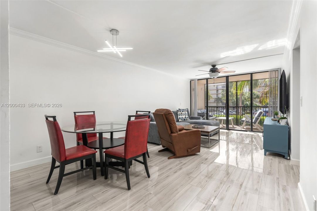 For Sale: $365,000 (2 beds, 2 baths, 1095 Square Feet)