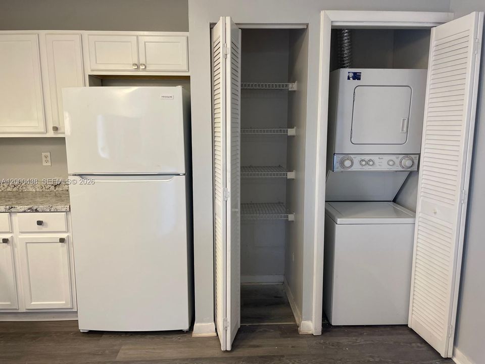 На продажу: $199,900 (2 спален, 2 ванн, 970 Квадратных фут)