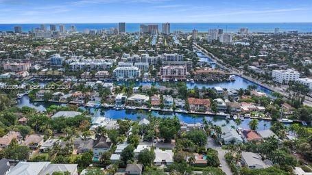 Под контрактом: $2,890,000 (3 спален, 3 ванн, 2429 Квадратных фут)