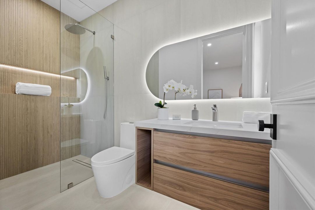 Ensuite bath for Bedroom 2