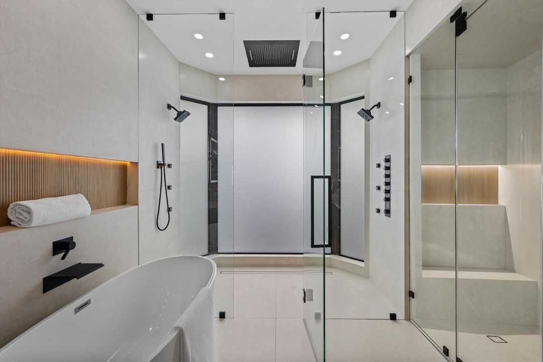 Lg zero entry shower