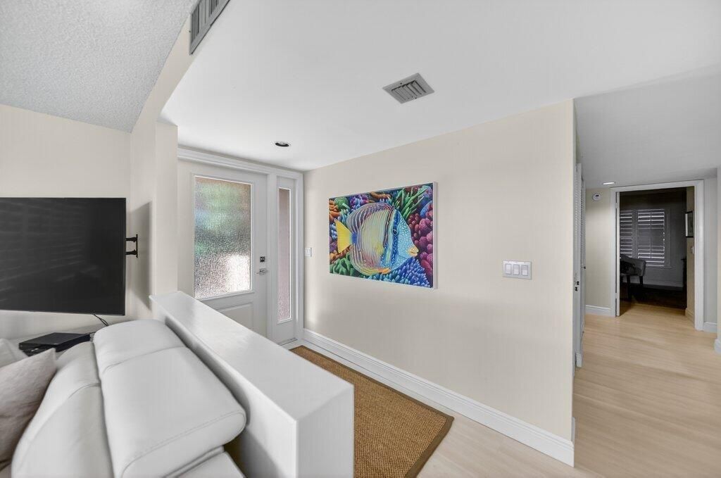 foyer1.jpg-SMALL