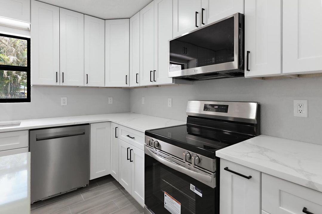8587 SW 18th Ave Stuart FL-large-011-035
