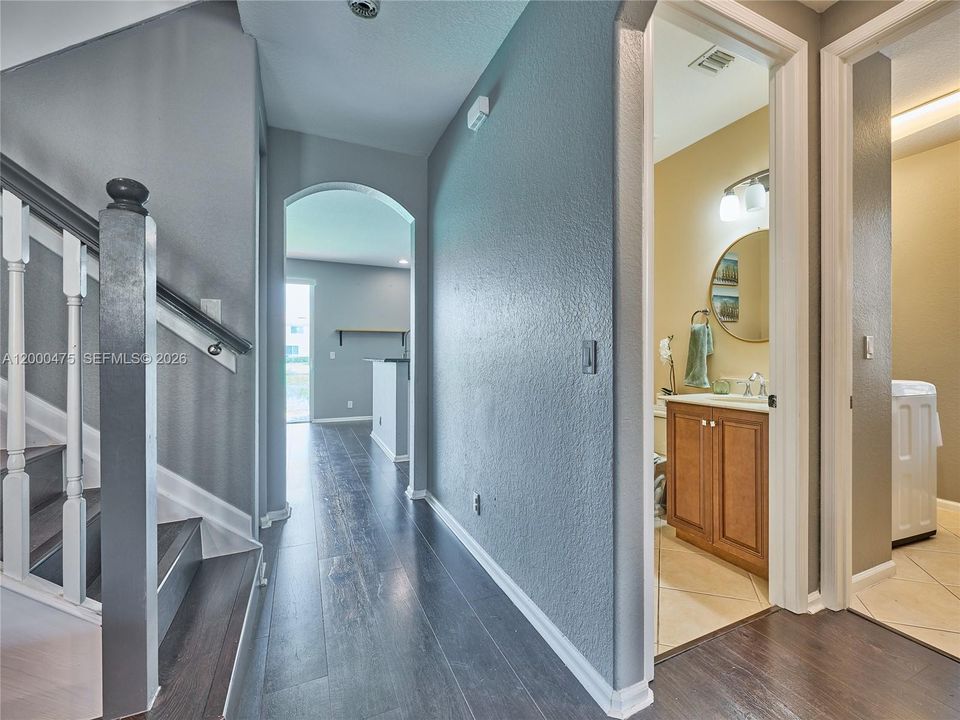 En Venta: $439,000 (4 camas, 3 baños, 2012 Pies cuadrados)