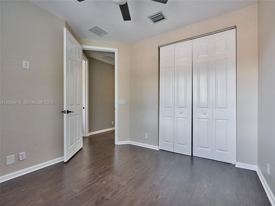 En Venta: $439,000 (4 camas, 3 baños, 2012 Pies cuadrados)