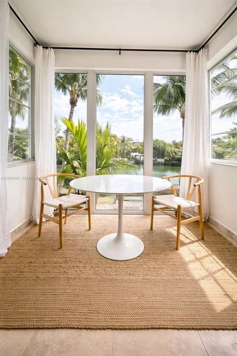 Active With Contract: $460,000 (1 beds, 1 baths, 716 Square Feet)