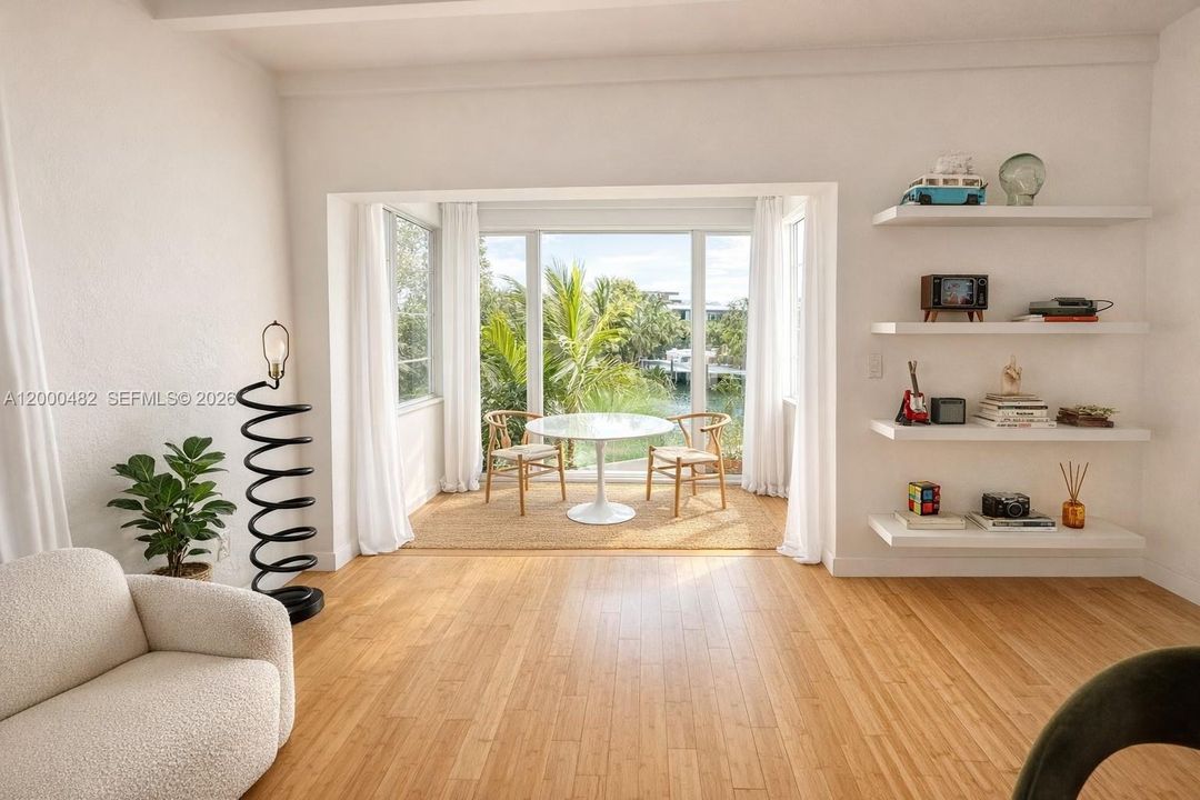 Active With Contract: $460,000 (1 beds, 1 baths, 716 Square Feet)