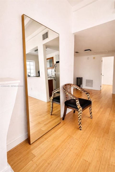Active With Contract: $460,000 (1 beds, 1 baths, 716 Square Feet)
