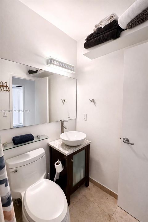 Active With Contract: $460,000 (1 beds, 1 baths, 716 Square Feet)