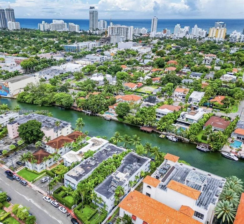 Active With Contract: $460,000 (1 beds, 1 baths, 716 Square Feet)