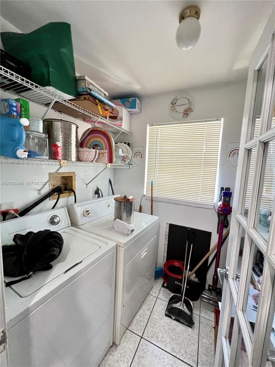 For Sale: $225,000 (2 beds, 2 baths, 940 Square Feet)