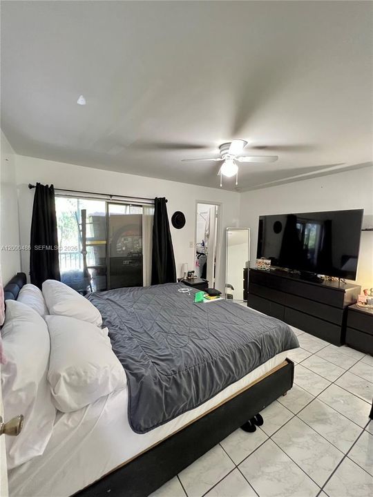 For Sale: $225,000 (2 beds, 2 baths, 940 Square Feet)