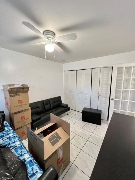 For Sale: $225,000 (2 beds, 2 baths, 940 Square Feet)