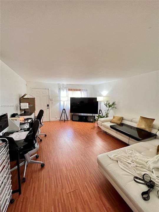 For Sale: $225,000 (2 beds, 2 baths, 940 Square Feet)