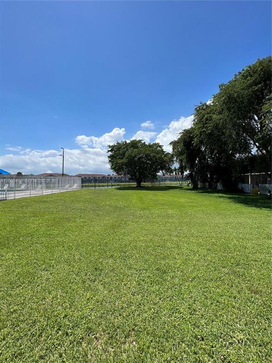 For Sale: $225,000 (2 beds, 2 baths, 940 Square Feet)