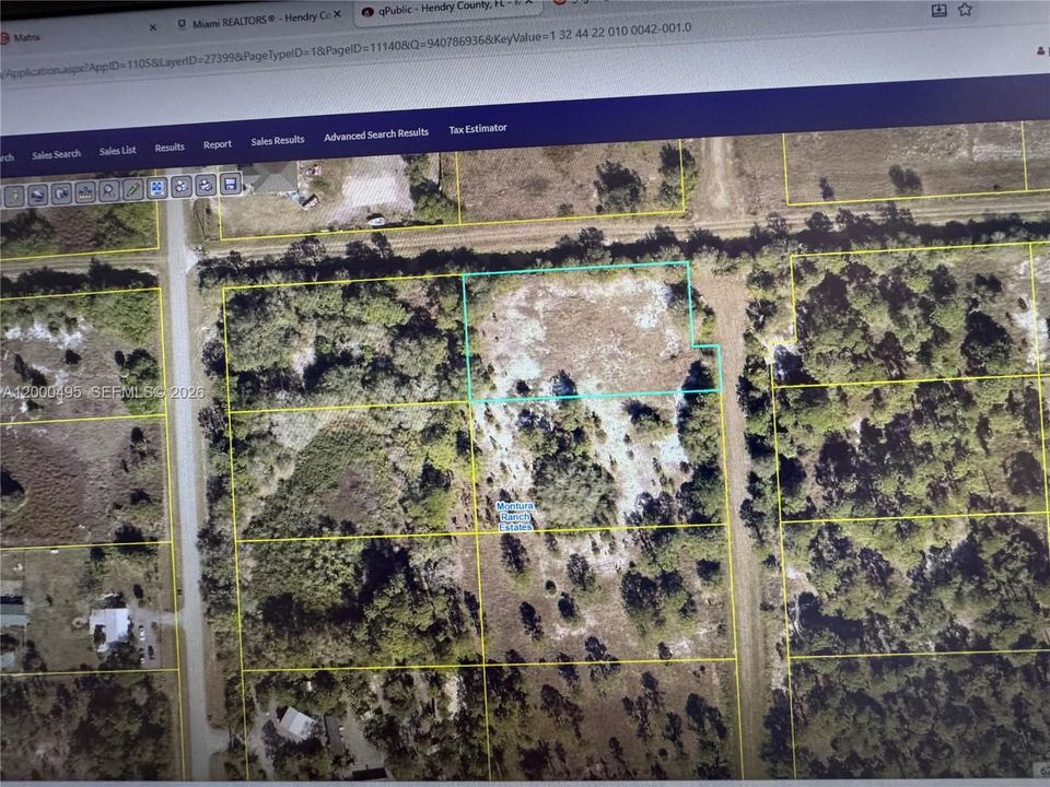 En Venta: $65,000 (0.99 acres)