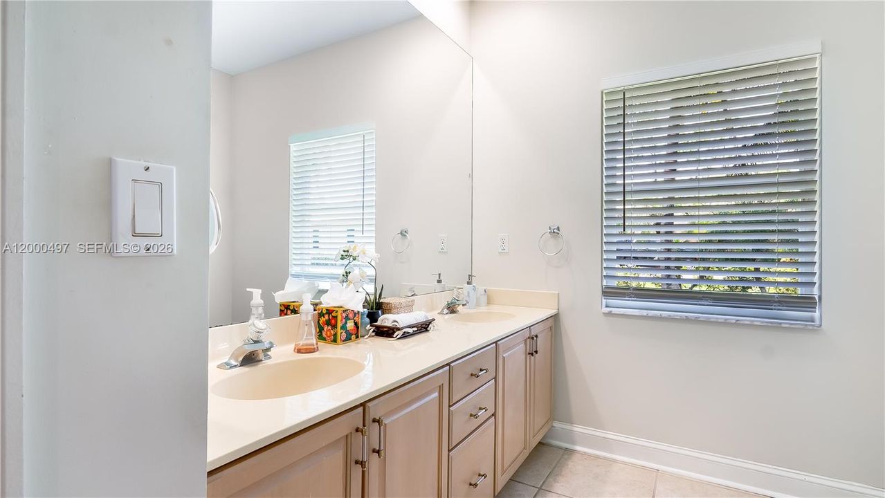 For Sale: $1,200,000 (4 beds, 3 baths, 2935 Square Feet)