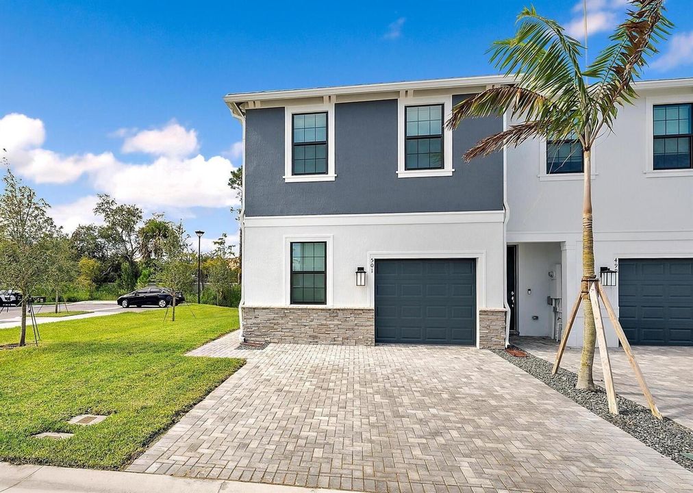 501 SW Sally Way (1c)
