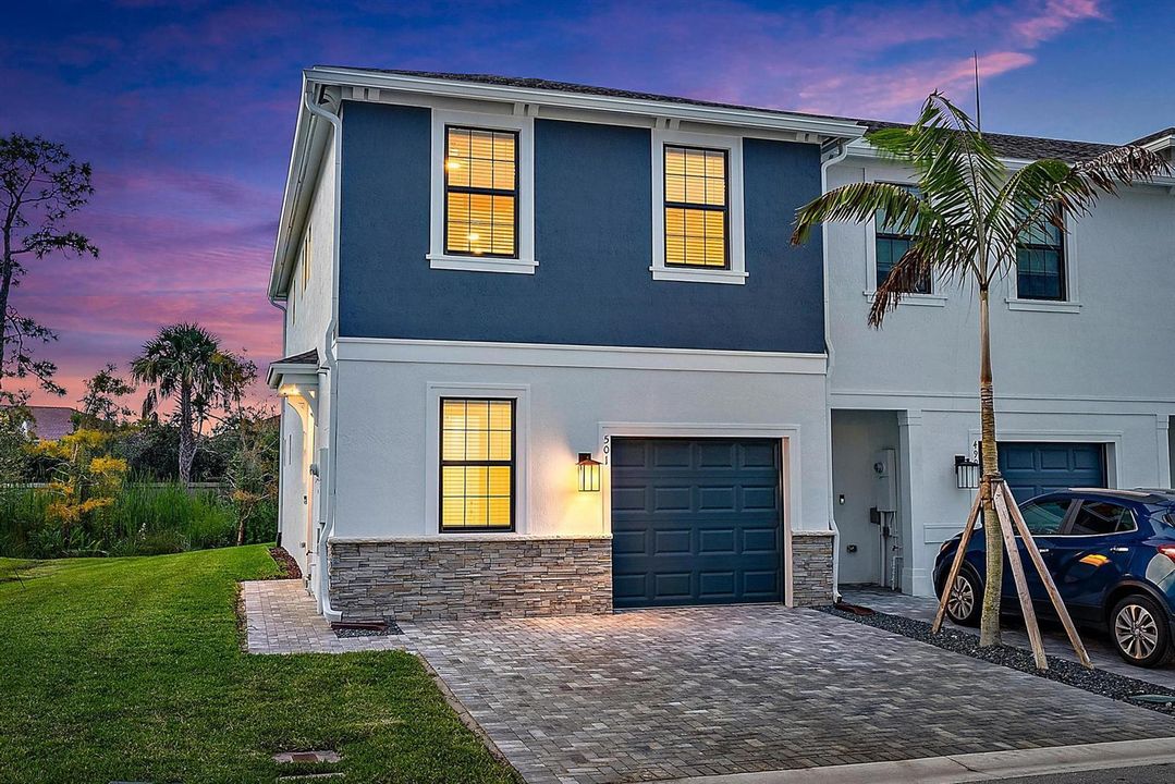 501 SW Sally Way-23