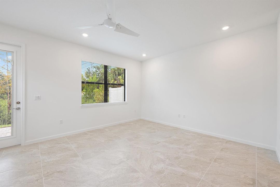 501 SW Sally Way (22)