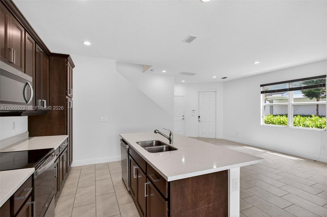 En Venta: $599,995 (3 camas, 2 baños, 1850 Pies cuadrados)