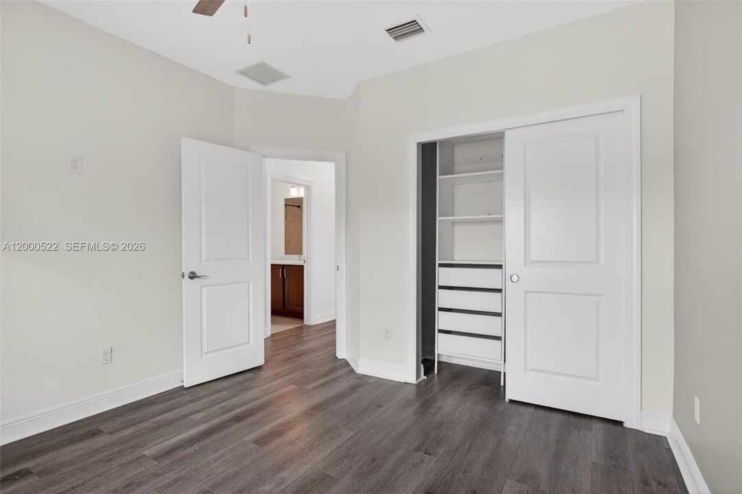 En Venta: $599,995 (3 camas, 2 baños, 1850 Pies cuadrados)
