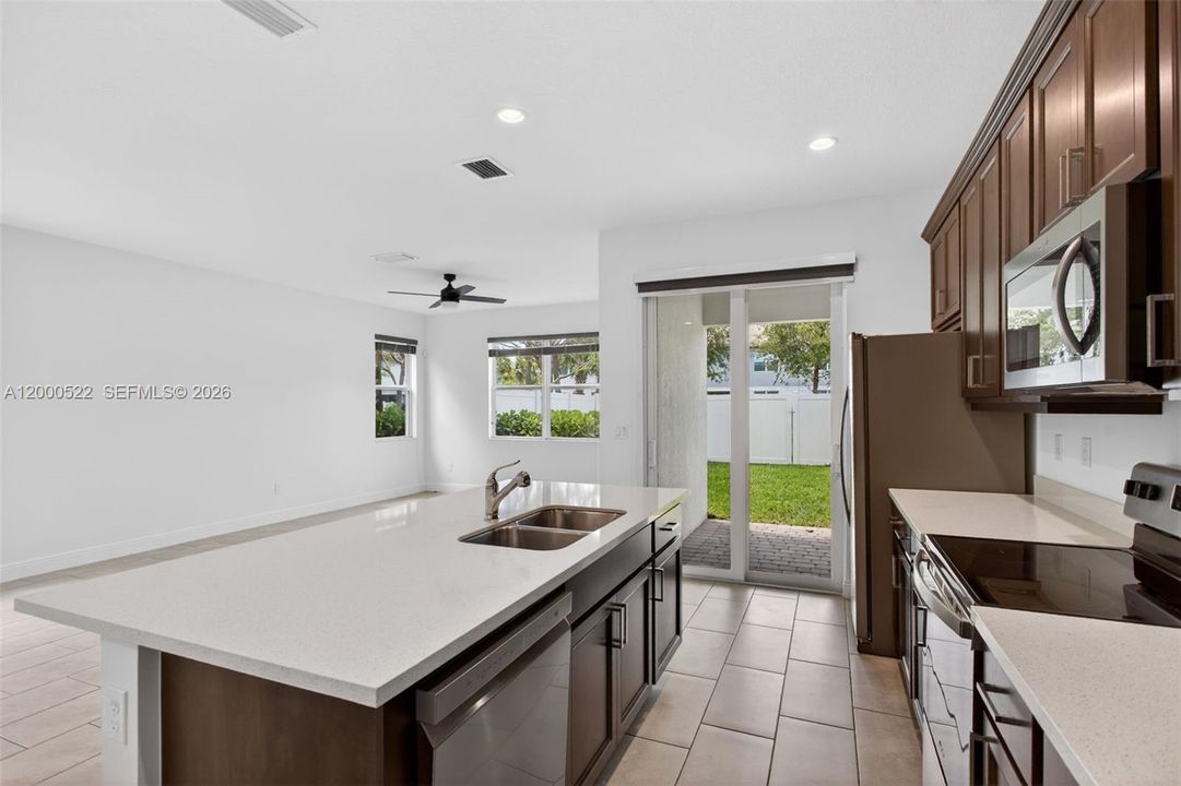 En Venta: $599,995 (3 camas, 2 baños, 1850 Pies cuadrados)