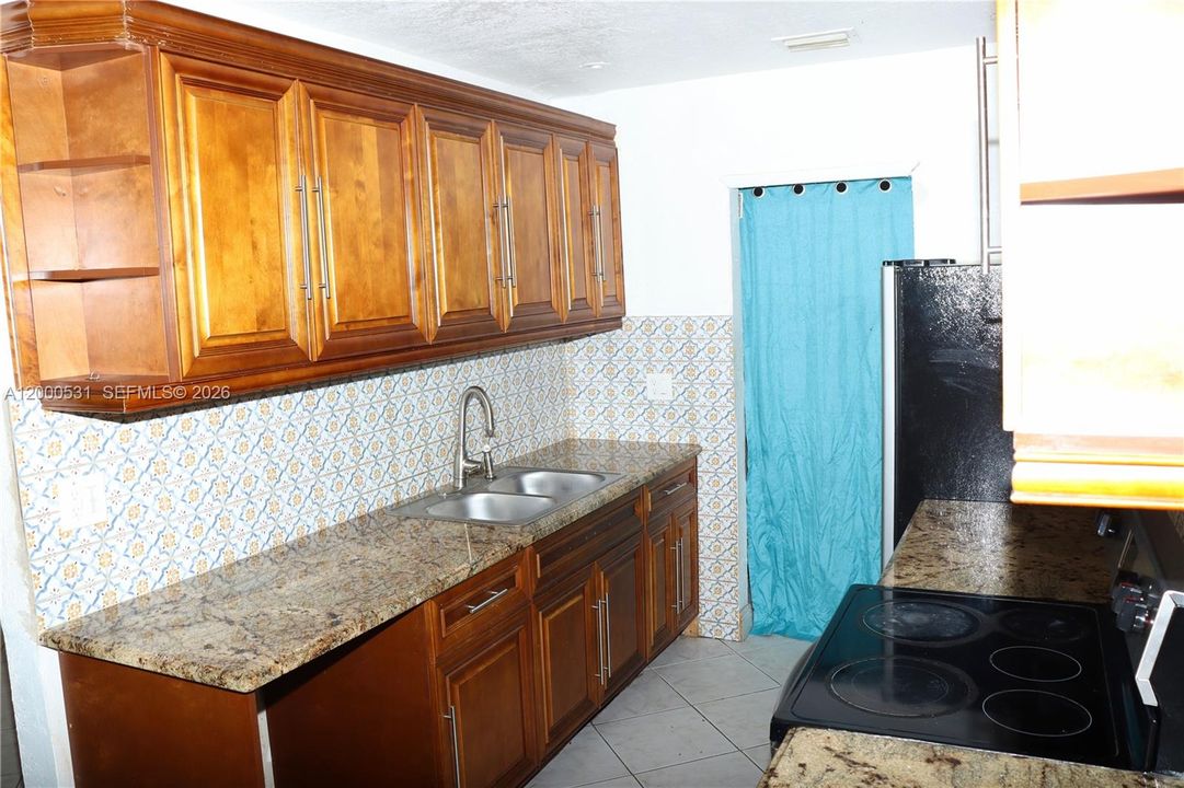 Недавно продано: $505,000 (4 спален, 2 ванн, 1708 Квадратных фут)