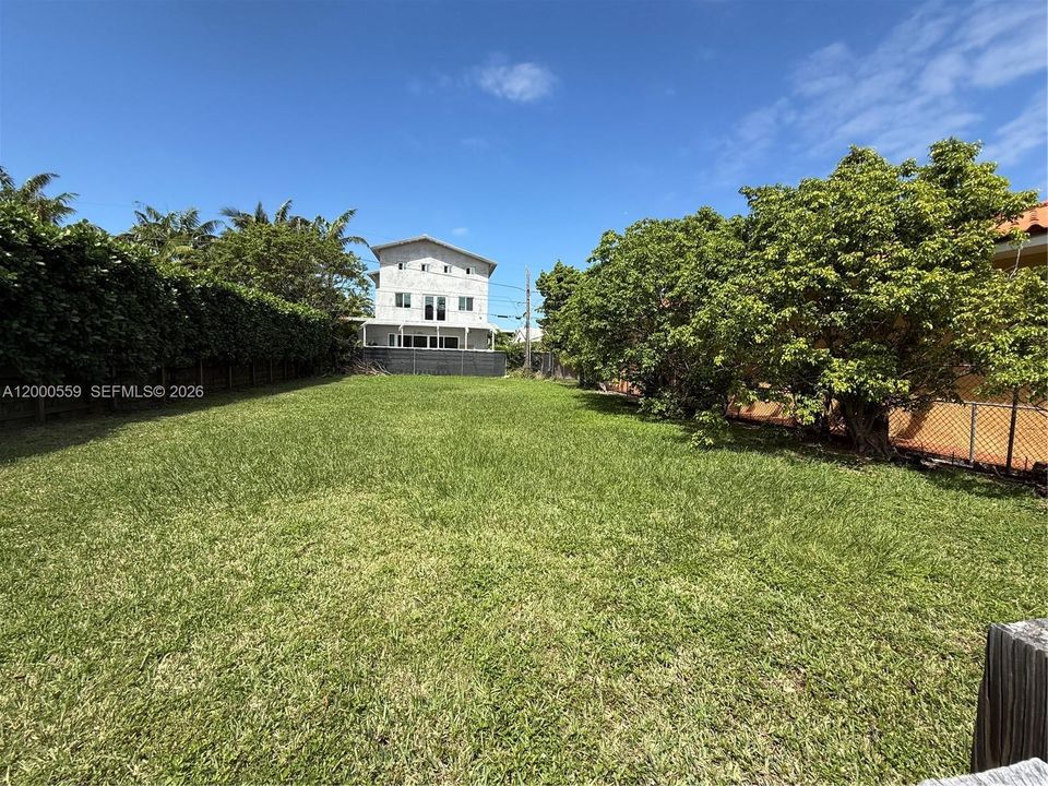 待售: $1,195,000 (0.13 acres)