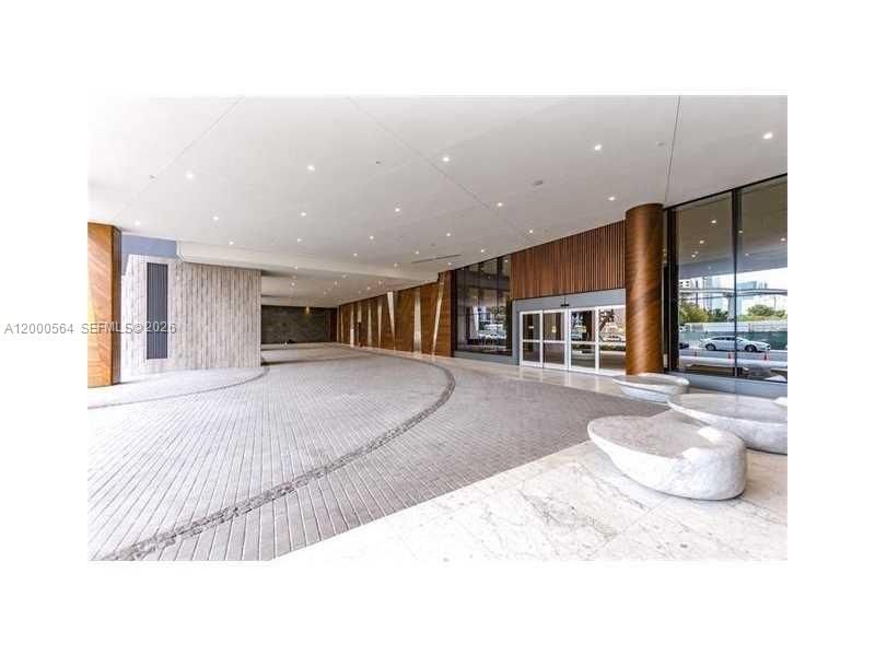 Active With Contract: $1,050,000 (2 beds, 2 baths, 1373 Square Feet)
