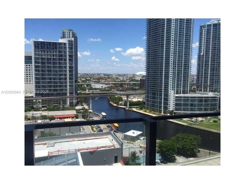 Active With Contract: $1,050,000 (2 beds, 2 baths, 1373 Square Feet)
