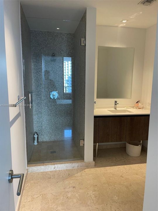 Active With Contract: $1,050,000 (2 beds, 2 baths, 1373 Square Feet)