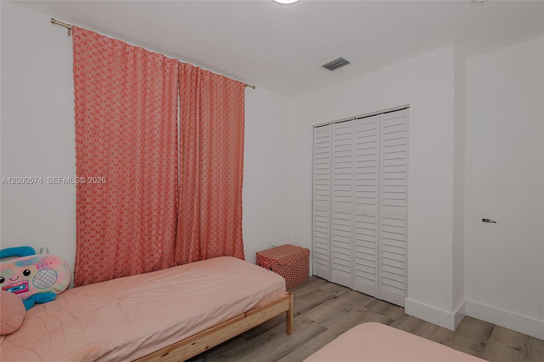 En Venta: $725,000 (4 camas, 2 baños, 1520 Pies cuadrados)