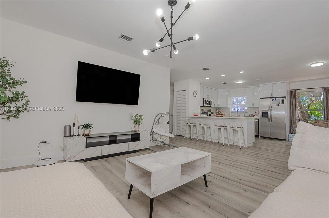 En Venta: $725,000 (4 camas, 2 baños, 1520 Pies cuadrados)